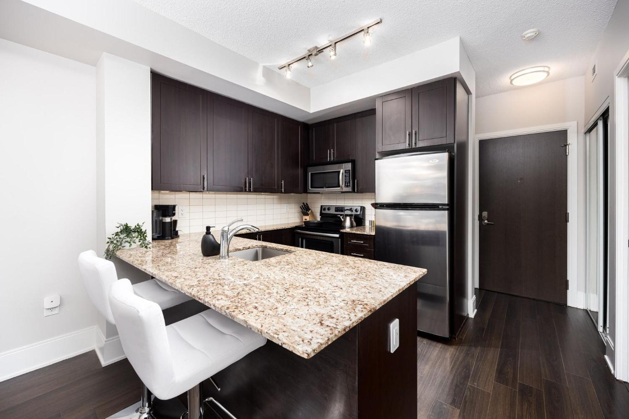 Dwtn Condo Near Cn Tower! W/ Free Parking Toronto Esterno foto
