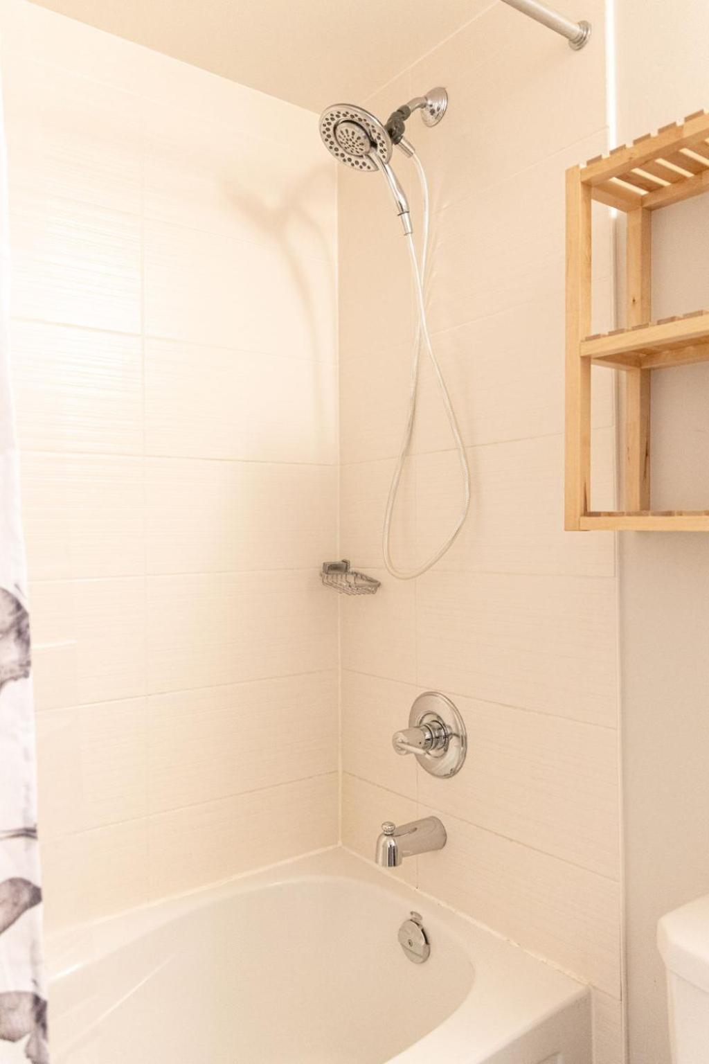 Dwtn Condo Near Cn Tower! W/ Free Parking Toronto Esterno foto