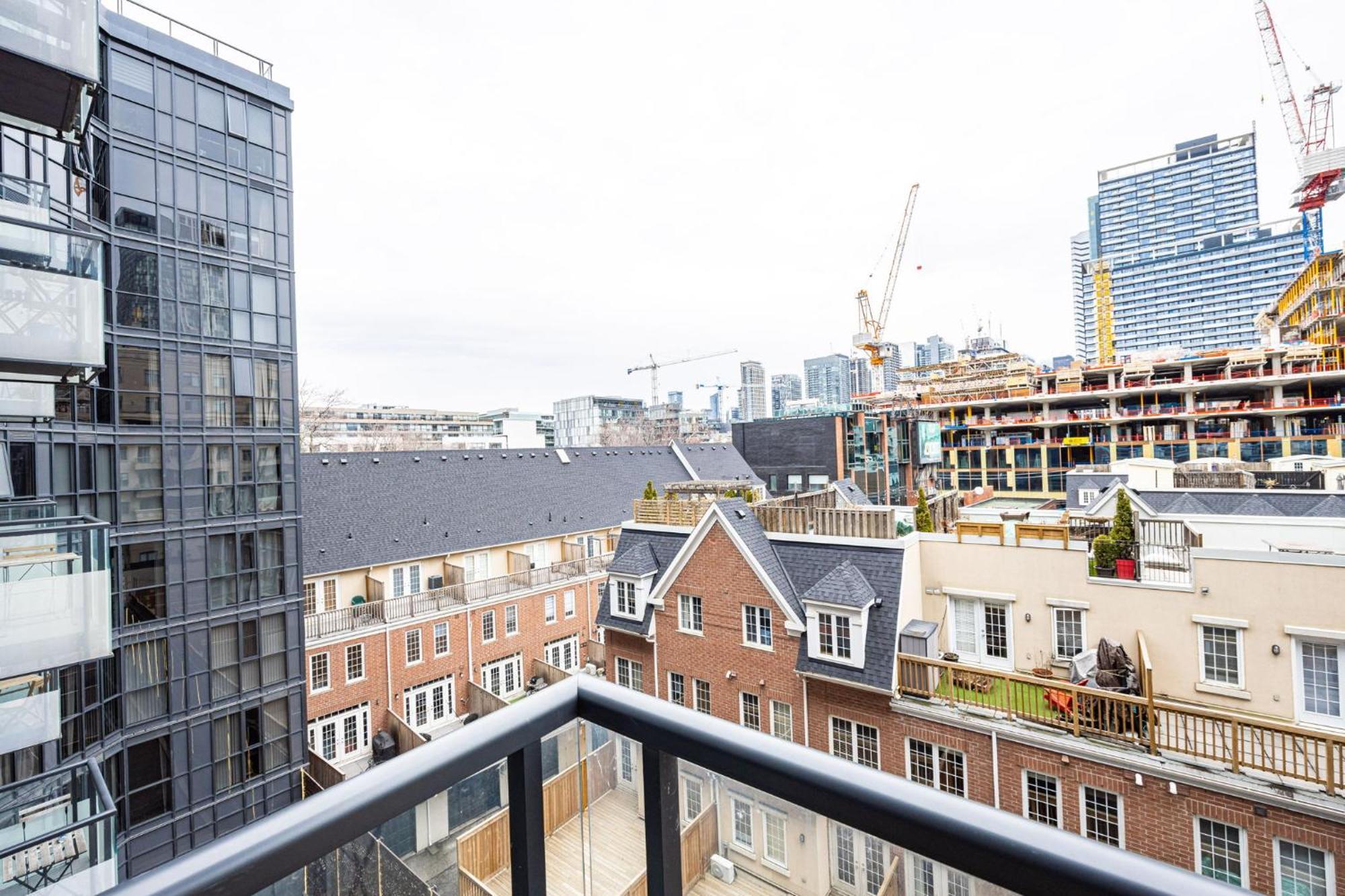 Dwtn Condo Near Cn Tower! W/ Free Parking Toronto Esterno foto